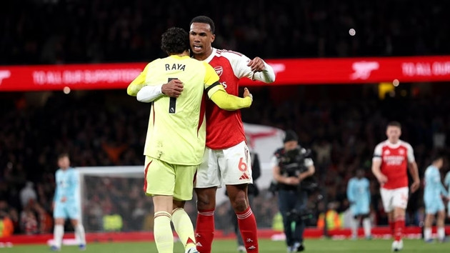 Arsenal áp sát ngôi vương Ngoại hạng Anh: Một trận thắng nữa để lịch sử gọi tên