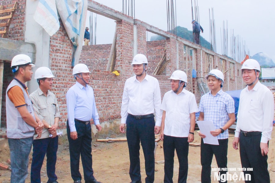 Phó Bí thư Thường trực Tỉnh ủy Hoàng Nghĩa Hiếu làm việc với 6 xã miền núi trung du tuyến Quốc lộ 7