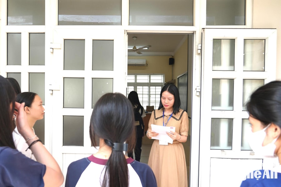 Tỷ lệ chọi vào lớp 10 chuyên Anh - Trường chuyên Đại học Vinh "cao chót vót"