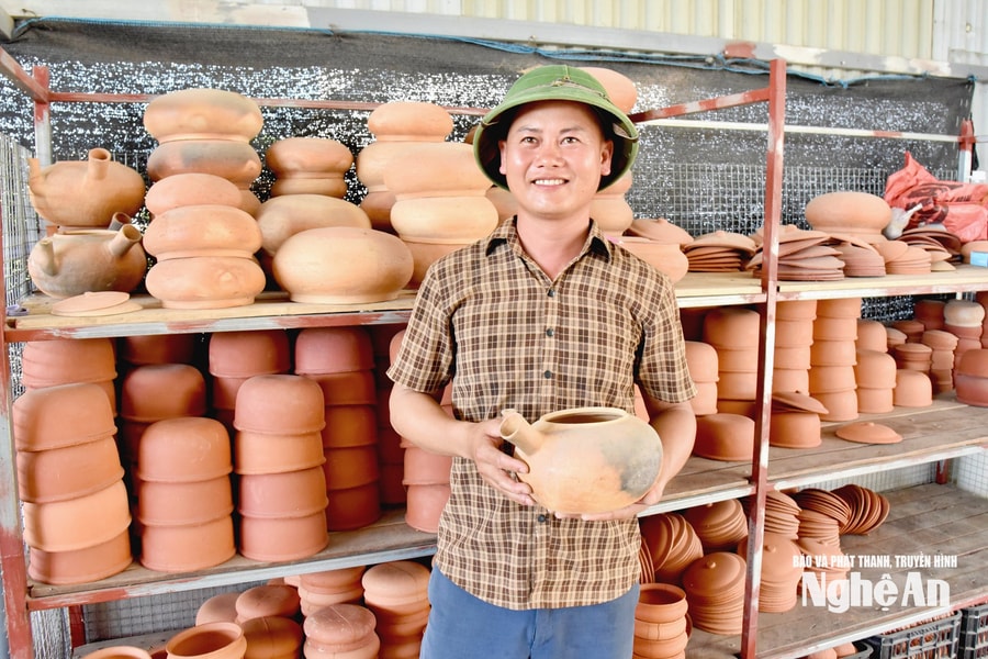 Chàng trai 9X Nghệ An “thổi hồn mới” cho nồi đất Trù Sơn