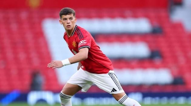 Michael Carrick trình làng dàn sao trẻ Carrington trong trận gặp Brighton