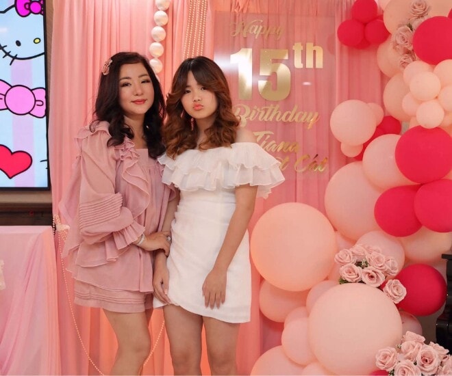 Con gái danh hài Thúy Nga rạng rỡ ở tuổi 15