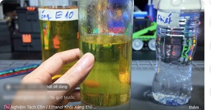 Các chủ xe lan truyền cách tách cồn khỏi xăng E10, chuyên gia cảnh báo rủi ro