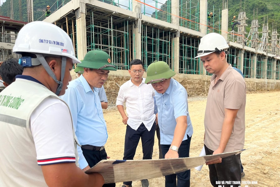Phó Chủ tịch UBND tỉnh kiểm tra tiến độ thi công trường phổ thông nội trú liên cấp tại Keng Đu và Bắc Lý