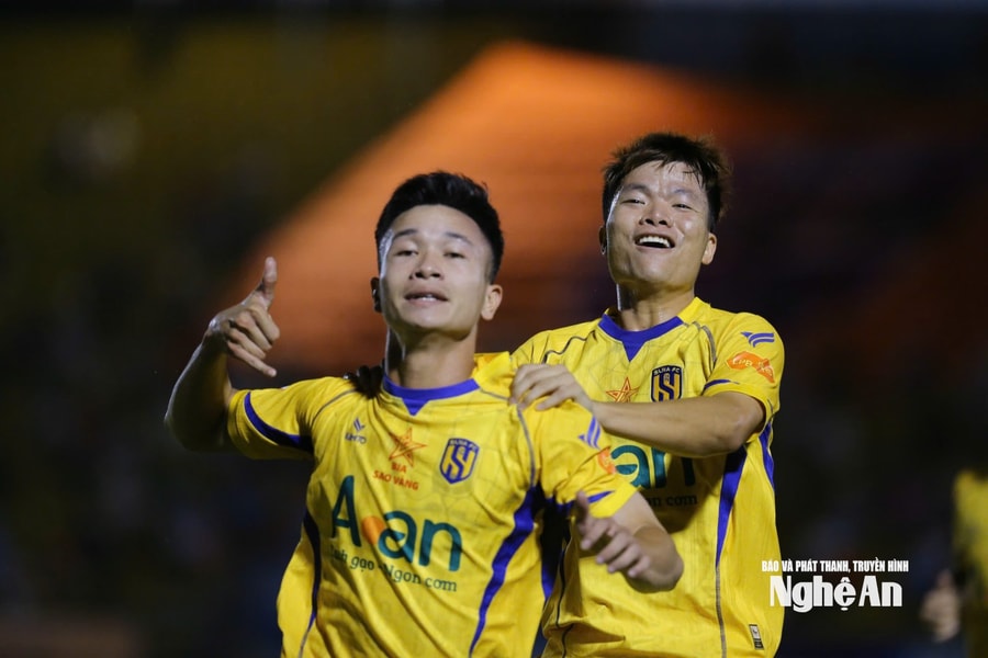 Bí quyết nào giúp Sông Lam Nghệ An trụ hạng sớm ở V.League?