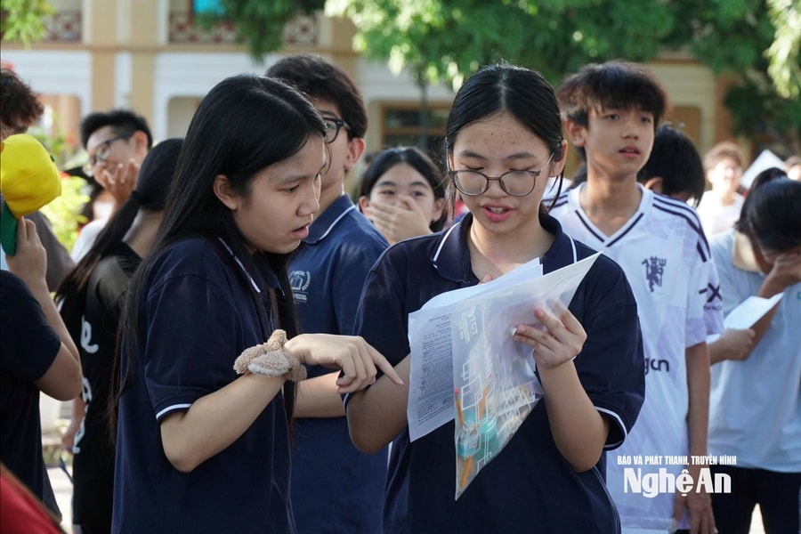 Đề tiếng Anh của Nghệ An "dễ thở", kỳ vọng có nhiều điểm 9, điểm 10