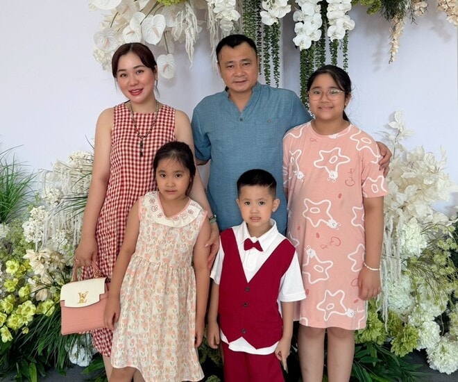 Con trai út NSND Tự Long gây ấn tượng với năng khiếu nghệ thuật trên sân khấu