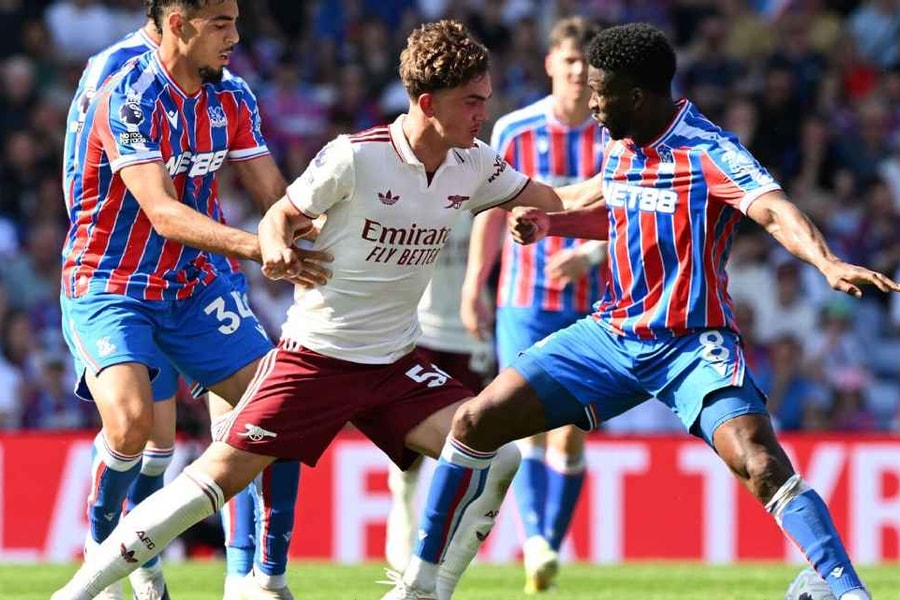 Arsenal hạ Crystal Palace 2-1: Kỷ lục của thần đồng Max Dowman và nỗi lo chấn thương