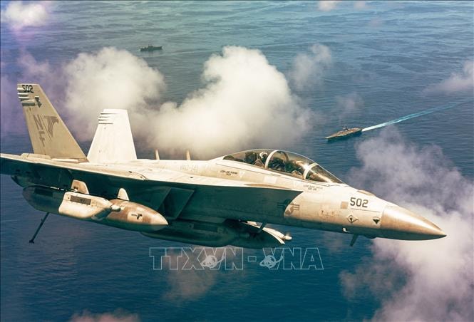Hải quân Mỹ mất hai máy bay tác chiến điện tử EA-18G Growler sau va chạm trên không