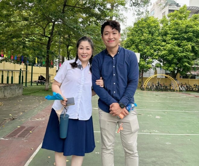 Con sao Việt về nước sau du học: Quý tử NSND Hồng Vân làm Phó Giám đốc sân khấu