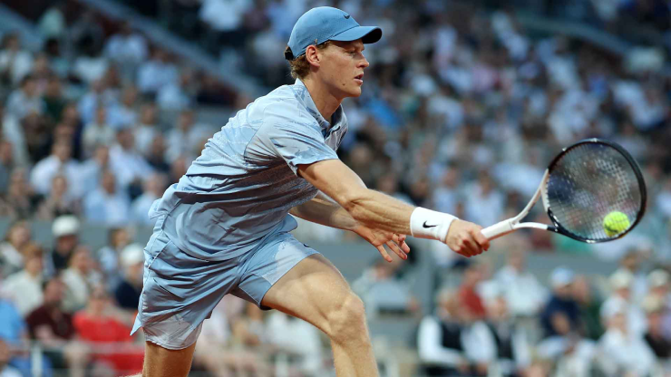Jannik Sinner hủy diệt đối thủ tại Roland Garros 2026: Xô đổ kỷ lục của Djokovic và Agassi