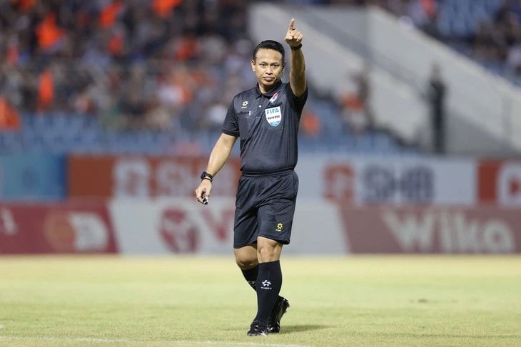 Trọng tài FIFA người Malaysia cầm còi các trận cầu đinh vòng 25 V-League