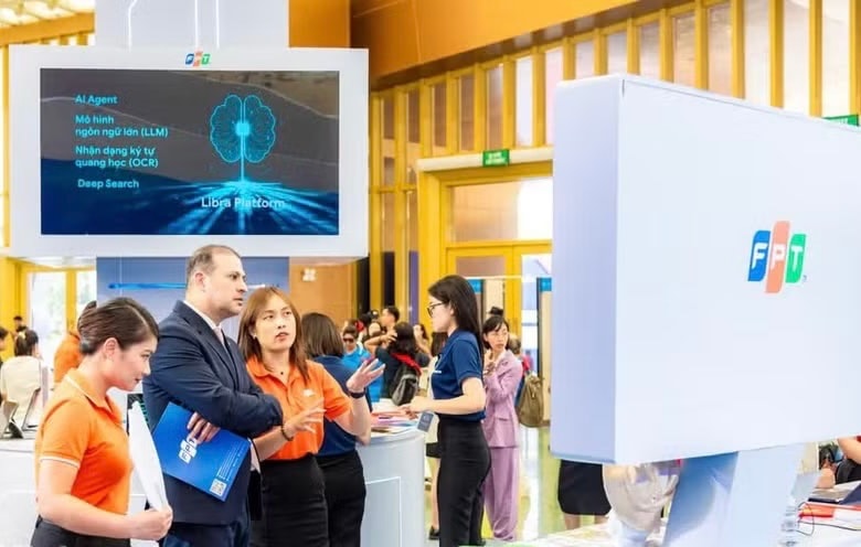 Bộ Nội vụ đề xuất cắt giảm các rào cản pháp lý để thu hút nhân tài quốc tế
