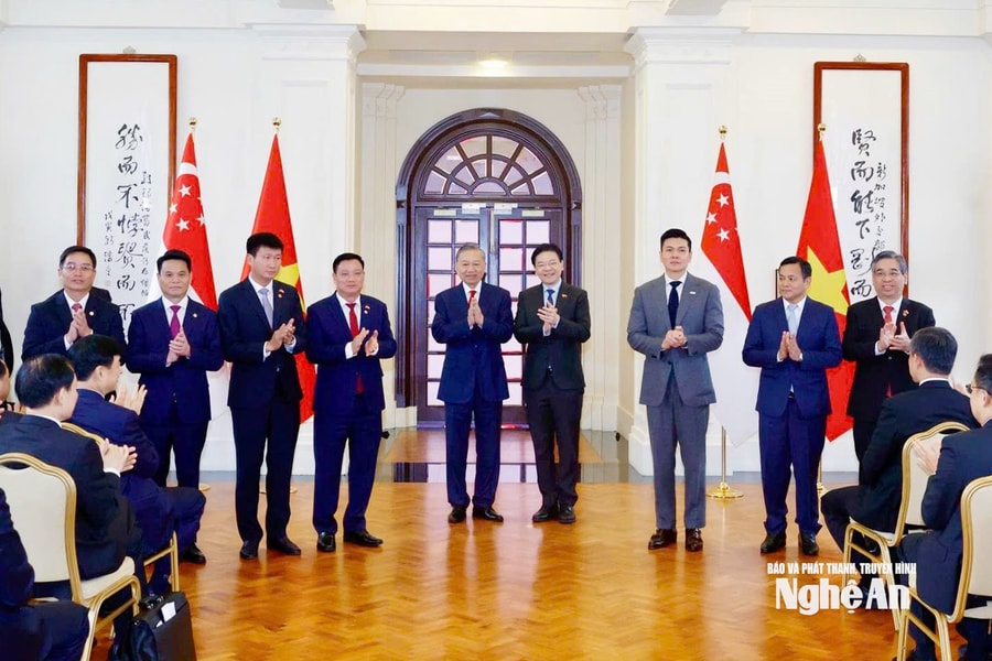 Tổng Bí thư, Chủ tịch nước Tô Lâm và Thủ tướng Singapore chứng kiến lễ trao, công bố văn kiện hợp tác giữa hai nước