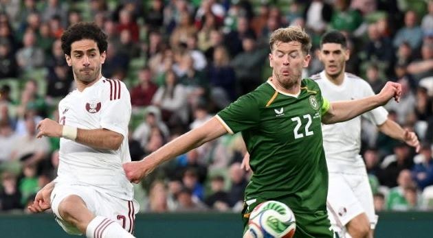 Ireland 1-0 Qatar: Nathan Collins tỏa sáng trong trận cầu rực lửa thẻ đỏ