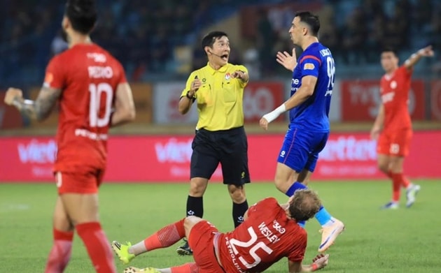 V-League và bước ngoặt minh bạch: Từ tiếng còi sai đến văn hóa nhận lỗi chuyên nghiệp