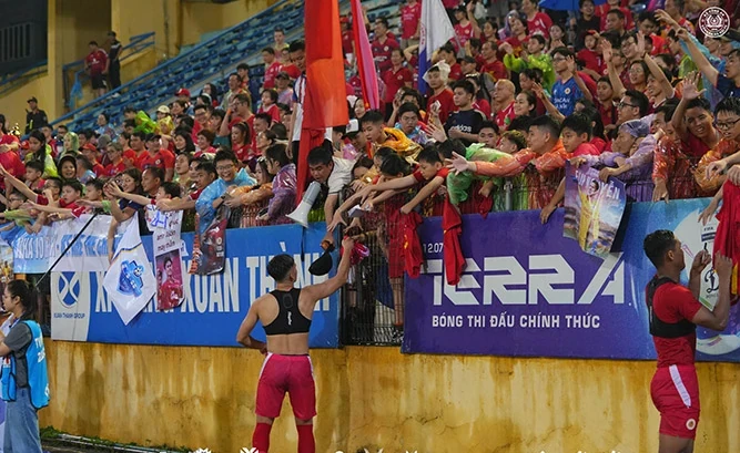 CAHN tặng vé miễn phí và quà khủng trong ngày nhận cúp V-League