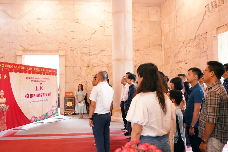 Ban Bí thư hướng dẫn mới về thẩm tra lý lịch người vào Đảng