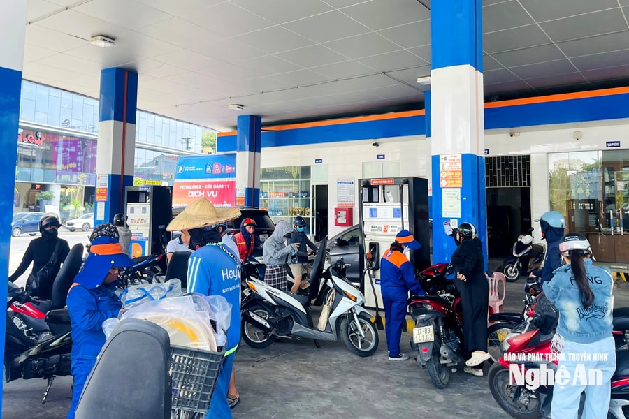 Xăng E10 thay thế RON95: người dân dần thích nghi, thị trường vận hành ổn định