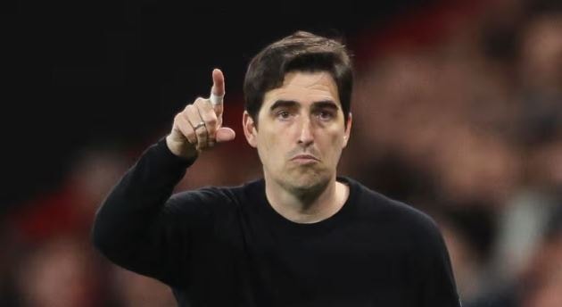 Liverpool sa thải Arne Slot: Canh bạc mạo hiểm với Andoni Iraola