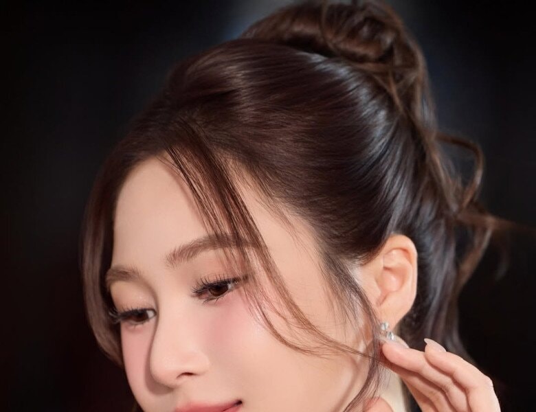 Hương Tràm ở tuổi 31: Hành trình từ hào quang sớm đến bản lĩnh tự chữa lành