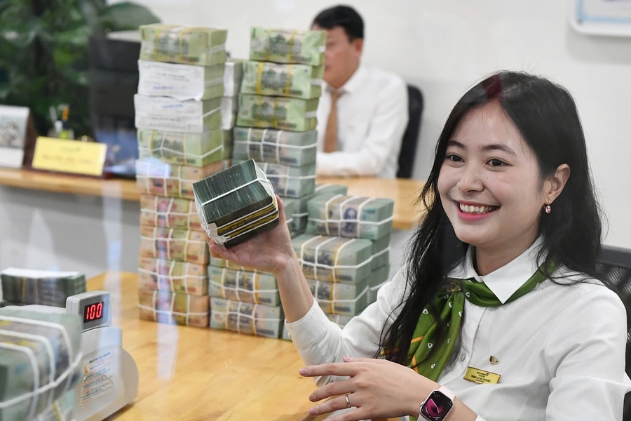 Lãi suất ngân hàng ngày 2/6/2026: Vietcombank áp dụng mức cao nhất 7,4%/năm