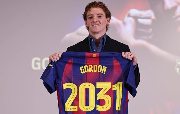 Barcelona bạo chi cho Anthony Gordon và Julian Alvarez: Giải mã nghịch lý nợ 1,45 tỷ euro