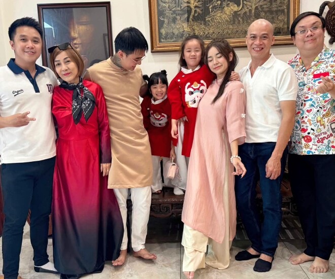 Sao Việt 24h: Cindy Lư nghẹn ngào ngày giỗ mẹ, Saka Trương Tuyền lần đầu làm mẹ bỉm sữa
