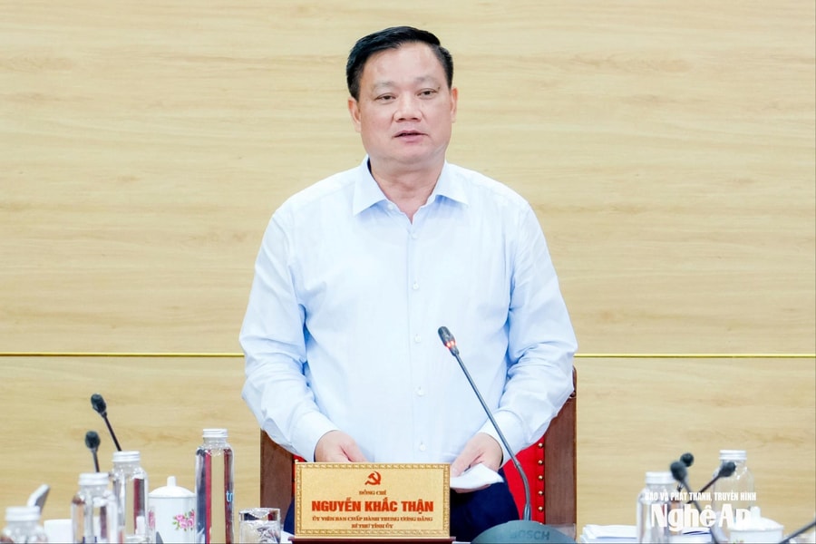 Bí thư Tỉnh ủy Nguyễn Khắc Thận chủ trì phiên họp Thường trực Tỉnh ủy