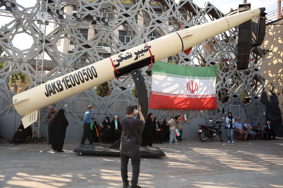 Iran phóng tên lửa hướng vào các đồng minh của Mỹ tại vùng Vịnh