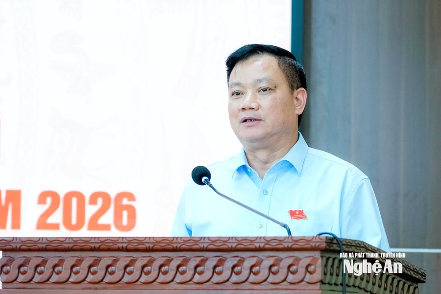 Bí thư Tỉnh ủy, Trưởng Đoàn ĐBQH tỉnh Nguyễn Khắc Thận tiếp xúc cử tri phường Trường Vinh