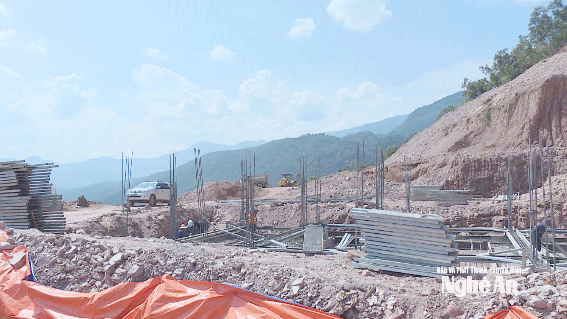 Gỡ 'nút thắt' vật liệu cho các công trình trường học vùng biên