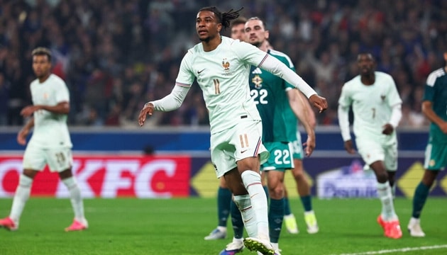 Tuyển Pháp trả giá vì luật 10 giây của FIFA sau cú hat-trick của Michael Olise