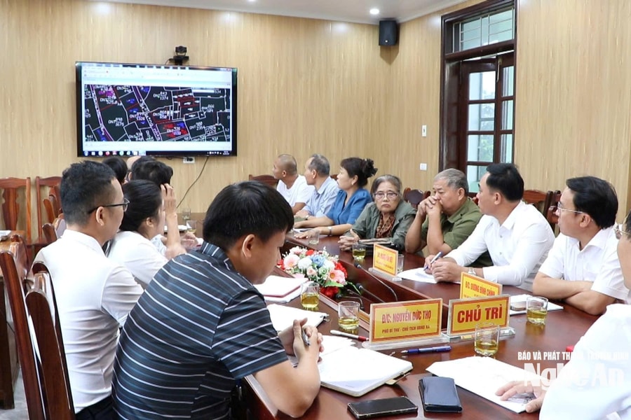 Phó Chủ tịch Thường trực HĐND tỉnh Dương Đình Chỉnh dự phiên tiếp công dân tại xã Đông Lộc