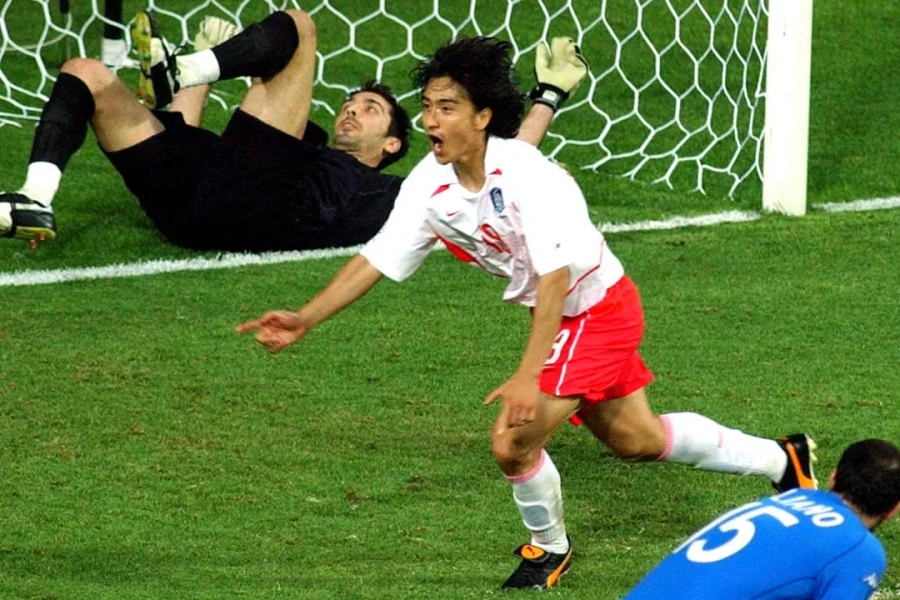 Ahn Jung-hwan và bàn thắng vàng 2002: Khi vinh quang dân tộc đánh đổi bằng sự nghiệp đỉnh cao
