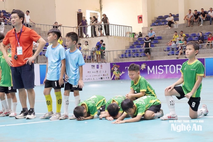 Bên lề sân cỏ Cúp Báo và phát thanh, truyền hình Nghệ An: Những kỷ niệm đáng nhớ