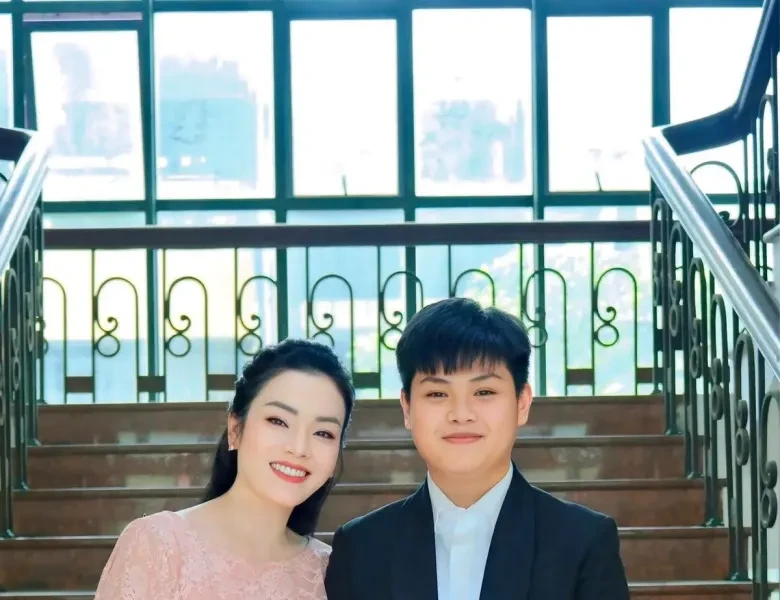 NSƯT Tân Nhàn tự hào khoe con trai cả tốt nghiệp cấp 3 và nối nghiệp tại Học viện Âm nhạc