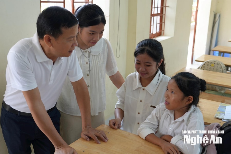 Thủ tục chi trả dạy học cho học sinh khuyết tật “làm khó” giáo viên và nhà trường