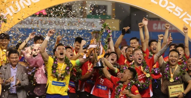 CA TPHCM vô địch Cúp Quốc gia 2025/26 sau chiến thắng 2-1 trước Ninh Bình