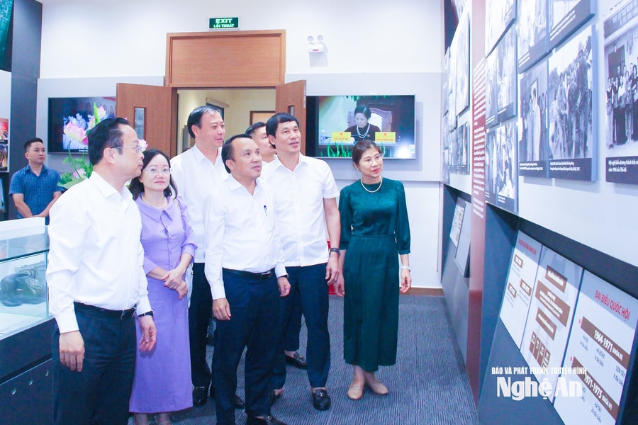 Thường trực HĐND tỉnh học tập kinh nghiệm chuyển đổi số trong hoạt động dân cử tại Hà Nội
