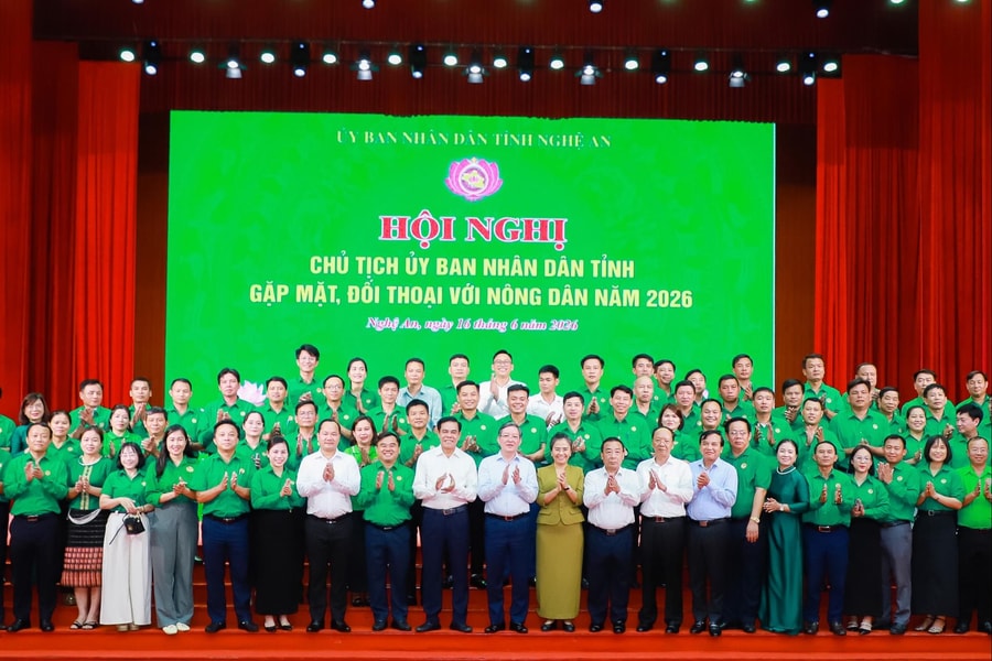 Chủ tịch UBND tỉnh Nghệ An Võ Trọng Hải gặp mặt, đối thoại với nông dân