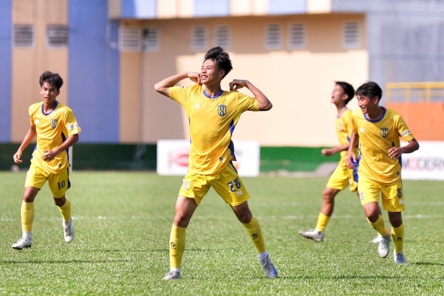 Trương Văn Tài ghi dấu ấn tại U17 Quốc gia 2026 ở tuổi 15