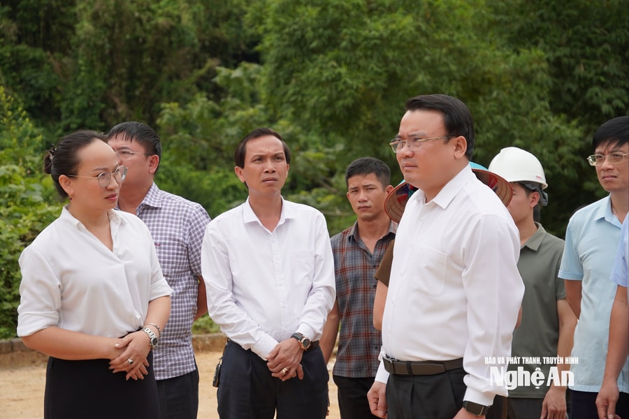Phó Chủ tịch UBND tỉnh Phùng Thành Vinh kiểm tra tiến độ giải ngân vốn đầu tư công tại các xã miền núi