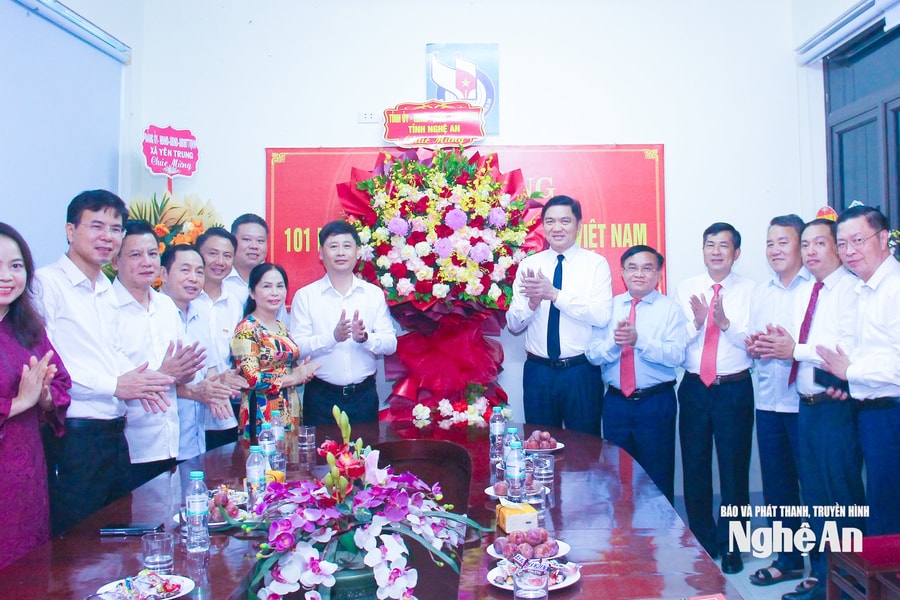 Đồng chí Hoàng Nghĩa Hiếu chúc mừng Hội Nhà báo tỉnh, các cơ quan báo chí nhân kỷ niệm 101 năm Ngày Báo chí cách mạng Việt Nam
