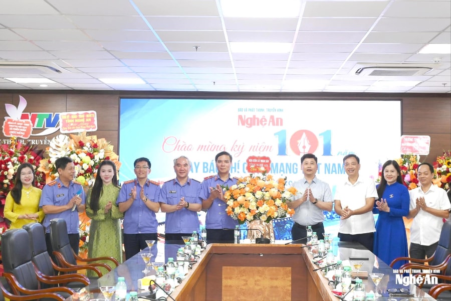 Các cơ quan, đơn vị, địa phương chúc mừng Báo và phát thanh, truyền hình Nghệ An nhân dịp 21/6