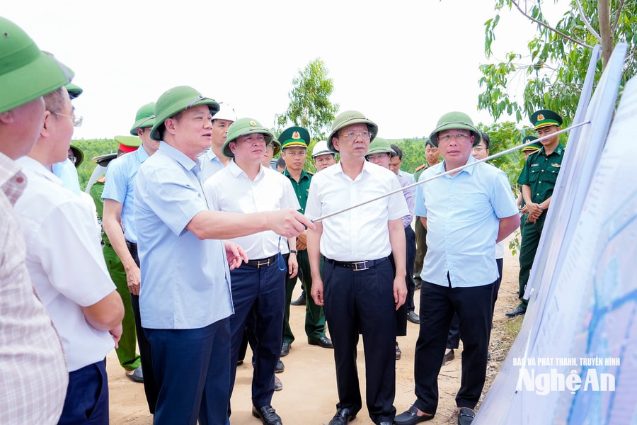 Bí thư Tỉnh uỷ Nguyễn Khắc Thận kiểm tra tình hình triển khai các dự án trọng điểm
