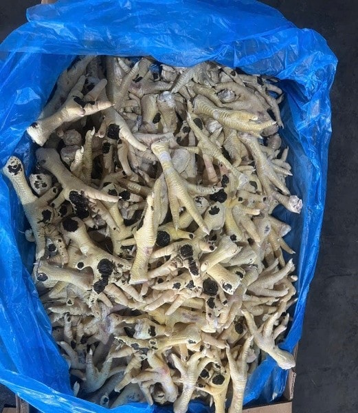 Công an TP.Hà Nội khởi tố vụ buôn lậu hơn 10.000 tấn chân gà đông lạnh không đảm bảo vệ sinh