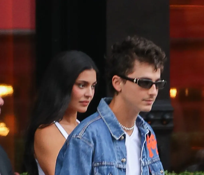Kylie Jenner và Timothée Chalamet gây ấn tượng với trang phục Chrome Hearts tại chung kết NBA