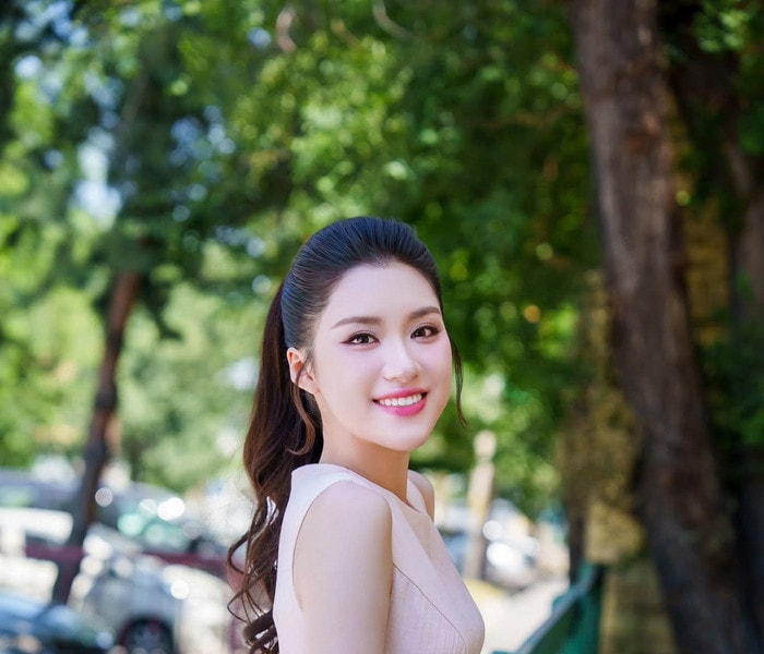 Phương Oanh xuất hiện với diện mạo công chúa sau 3 tháng đăng quang