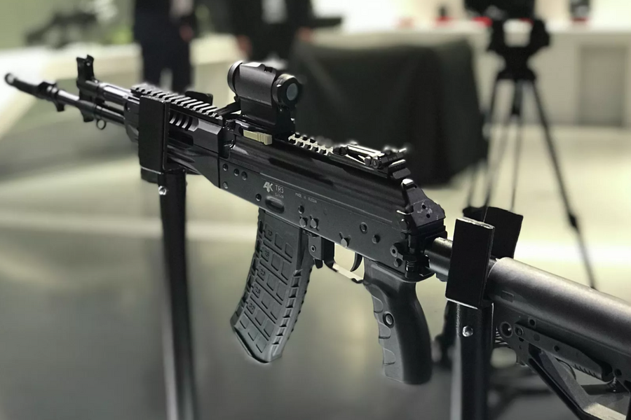 Quân đội Nga tiếp nhận lô súng trường AK-12 phiên bản cải tiến mới nhất